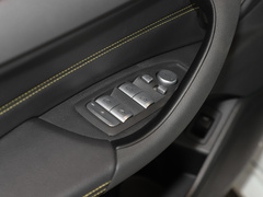 2023款 sDrive 25i 曜熠版