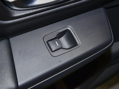 2023款 240TURBO 两驱豪华版 5座