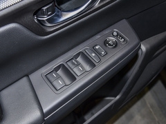 2023款 240TURBO 两驱豪华版 5座