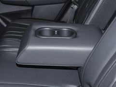 2023款 240TURBO 两驱豪华版 5座