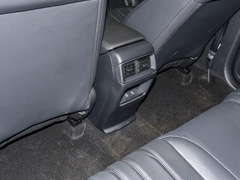 2023款 240TURBO 两驱豪华版 5座