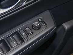 2023款 240TURBO 两驱豪华版 5座