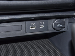 2023款 240TURBO 两驱豪华版 5座
