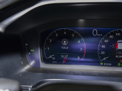 2023款 240TURBO 两驱豪华版 5座