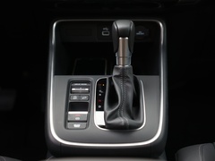 2023款 240TURBO 两驱尊贵版 5座
