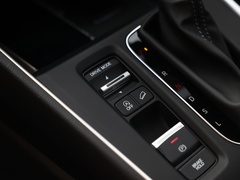 2023款 240TURBO 两驱尊贵版 5座
