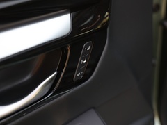 2023款 240TURBO 两驱尊贵版 5座