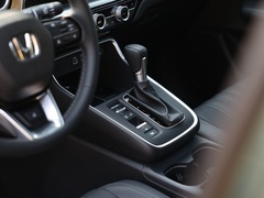2023款 240TURBO 两驱尊贵版 5座