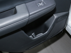 2023款 240TURBO 两驱尊贵版 5座