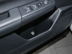 2023款 240TURBO 两驱尊贵版 5座