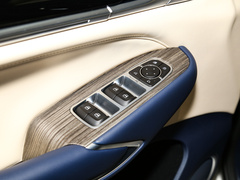 2023款 3.0T V6 汽油极享版