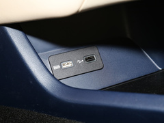 2023款 3.0T V6 汽油极享版