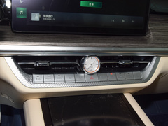 2023款 2.4T 柴油极享版