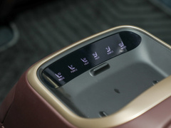 2022款 长续航双电机奢享版 4座