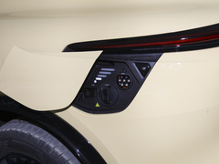 2023款 100kWh Pro四驱版