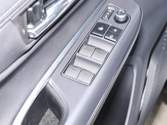 2023款 2.0L CVT两驱进取版