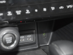 2023款 2.0L CVT两驱豪华版