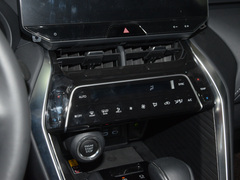 2023款 2.0L CVT两驱豪华版