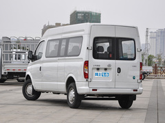 2023款 2.0T 手动经典傲运通短轴超低顶5/6座