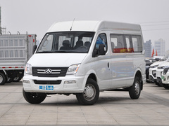 2023款 2.0T 手动经典傲运通短轴超低顶5/6座