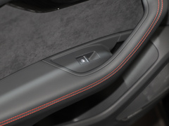 2022款 RS4 Avant 黑曜版