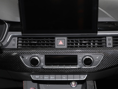 2022款 RS4 Avant 黑曜版