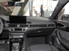 2022款 RS4 Avant 黑曜版