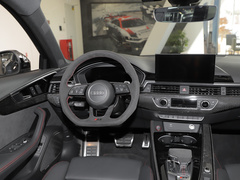 2022款 RS4 Avant 黑曜版