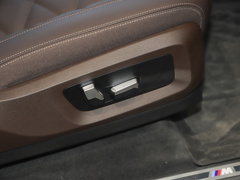 2022款 改款 xDrive 30Li 尊享型M运动套装