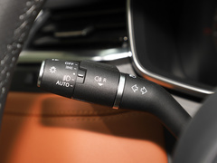 2023款 XFL 2.0T P250 两驱精英运动版