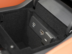 2023款 XFL 2.0T P250 两驱精英运动版