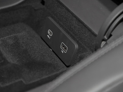 2023款 XFL 2.0T P250 两驱尊享豪华版
