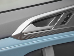 2023款 300TSI 两驱满月版