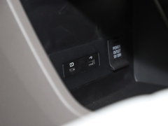 2023款 2.0T 两驱越享版