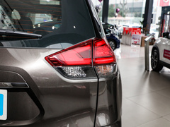 2022款 改款 2.0L 两驱智联舒享版