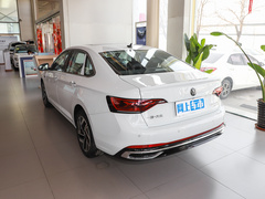 2023款 300TSI DSG超越版 