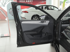 2023款 300TSI DSG超越版 