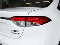 2023款 智能电混双擎 1.8L 豪华版