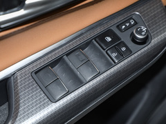 2023款 2.0L CVT两驱尊贵版