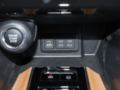 2023款 2.0L CVT两驱尊贵版