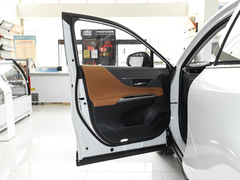 2023款 2.0L CVT两驱尊贵版