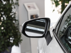 2023款 2.0L CVT两驱尊贵版