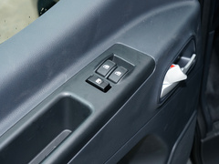 2023款 PLUS 1.8L 7座舒适版