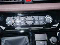 2023款 PLUS 1.8L 7座舒适版