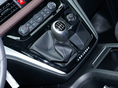 2023款 PLUS 1.8L 7座舒适版