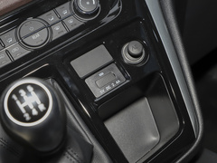 2023款 PLUS 1.8L 9座舒适版