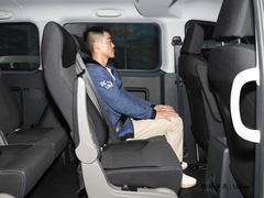 2023款 PLUS 1.8L 9座舒适版