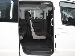 2023款 PLUS 1.8L 9座舒适版