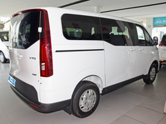 2023款 2.0T 精英版 手动短轴低顶 5/6座（125Ps）