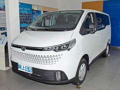 2023款 2.0T 精英版 手动短轴低顶 5/6座（125Ps）